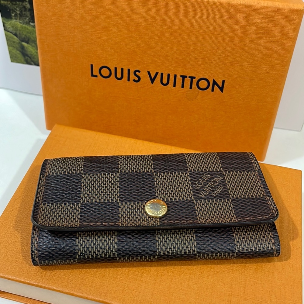 SOLD❤️Authentic LV DE 4 key holder 🔑 - Picture 4 of 15